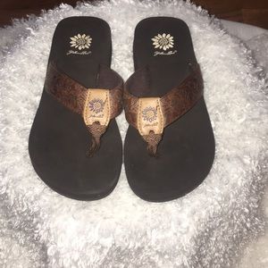 Yellow Box size 2 girls